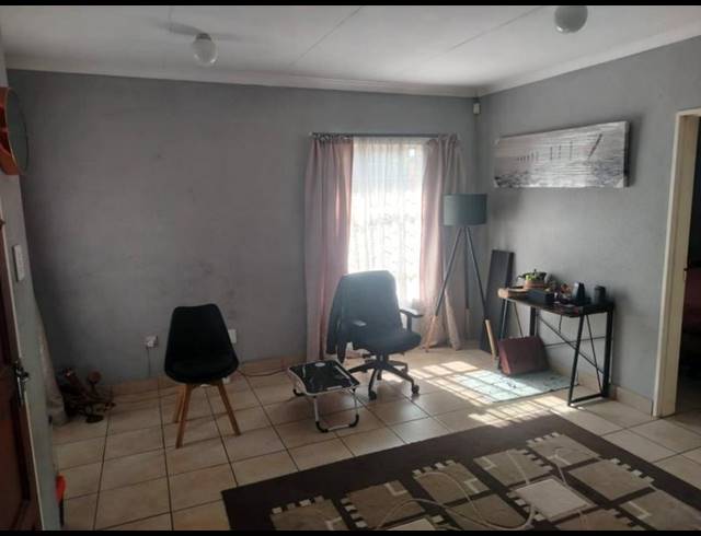 2 BEDROOM HOUSE FOR SALE IN LENASIA SOUTH